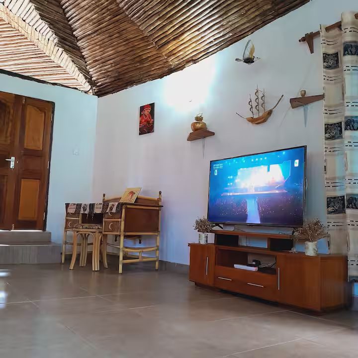 Villa lounge and pool